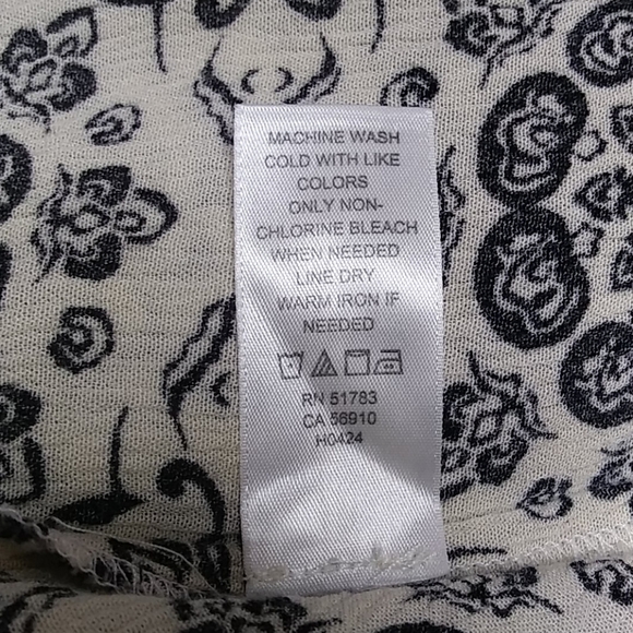 Maurices Floral Lace Thank Top Sz M - Picture 7 of 7